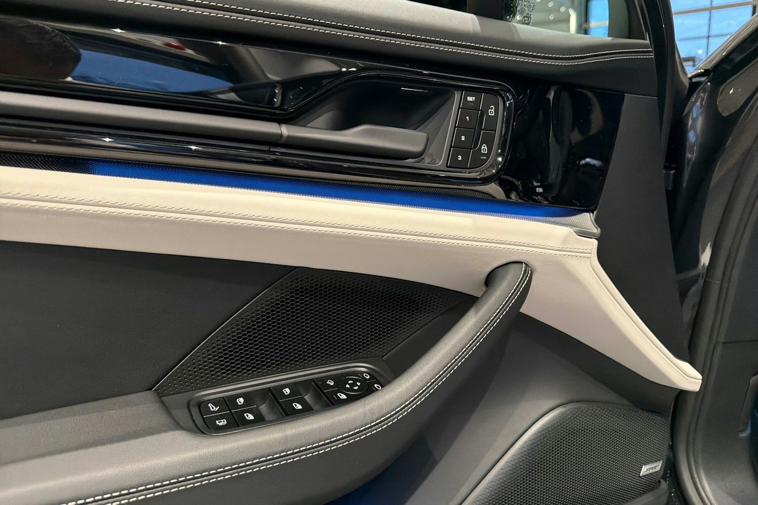 harmaa Porsche Panamera 2026 kuva 13.