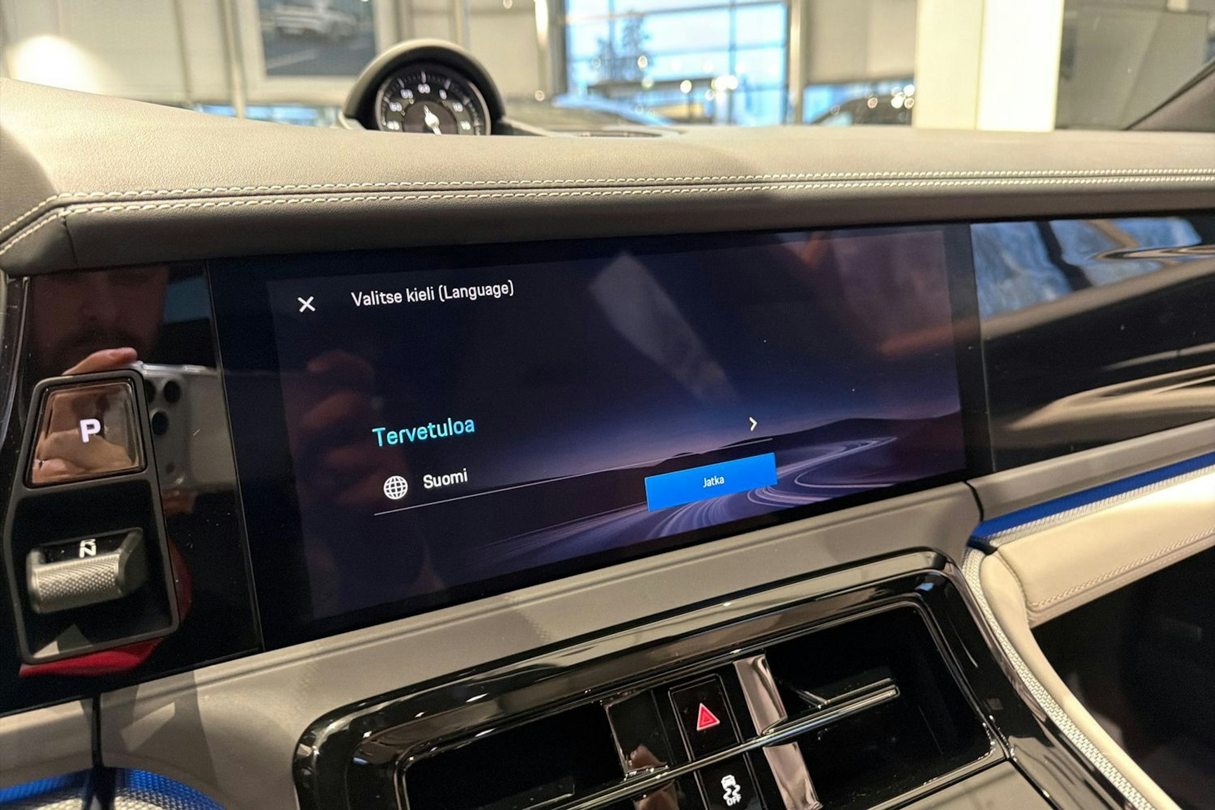 harmaa Porsche Panamera 2026 kuva 16.