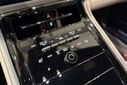 harmaa Porsche Panamera 2026 kuva 18.