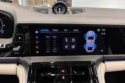 harmaa Porsche Panamera 2026 kuva 24.