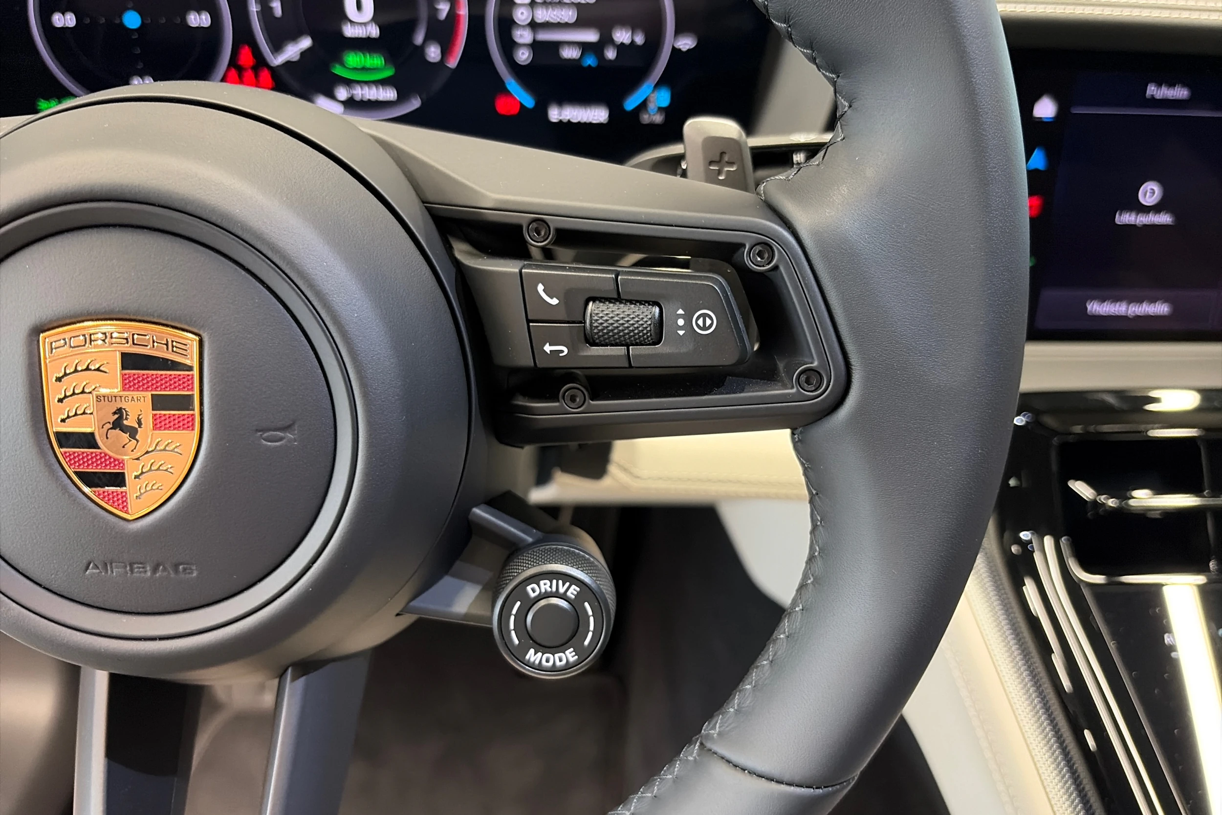 harmaa Porsche Panamera 2026 kuva 27.