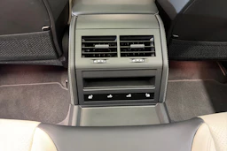 harmaa Porsche Panamera 2026 kuva 29.