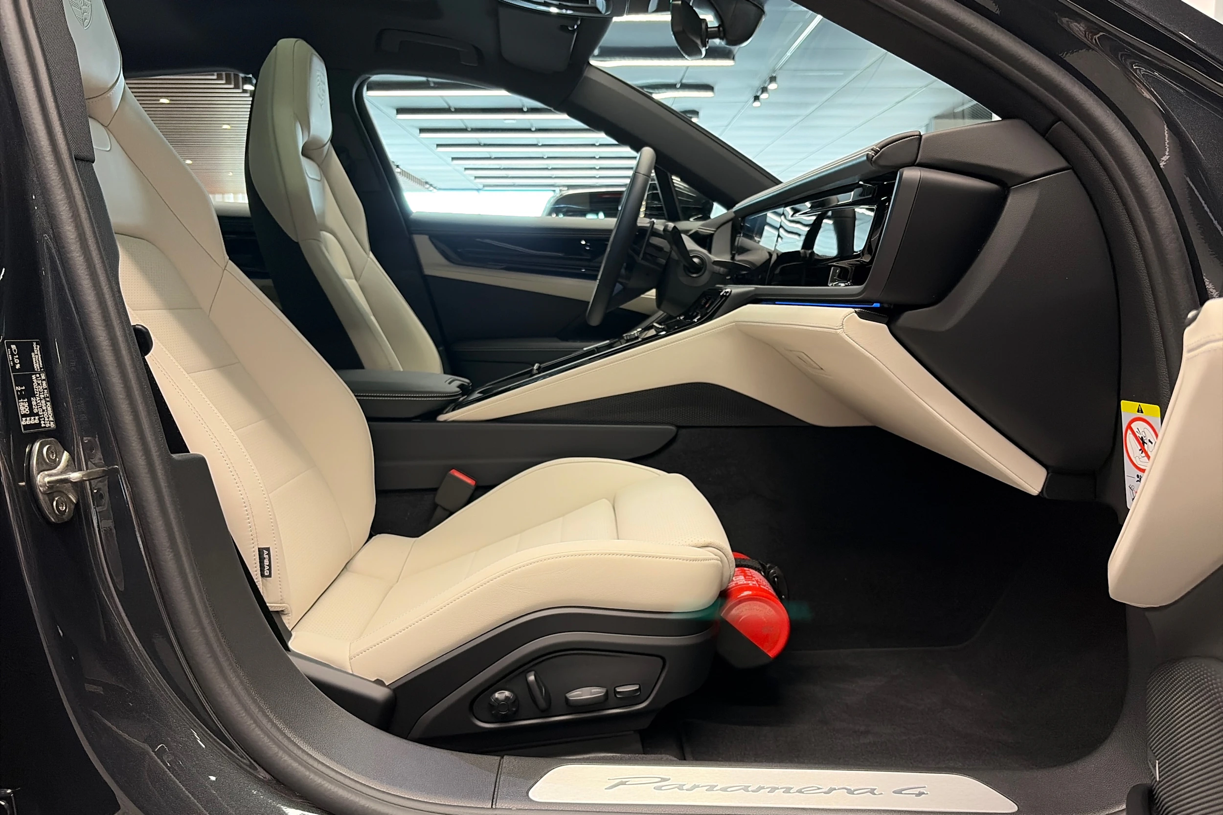 harmaa Porsche Panamera 2026 kuva 31.