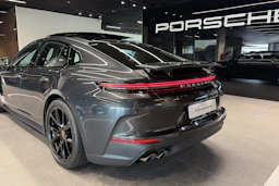 harmaa Porsche Panamera 2026 kuva 35.