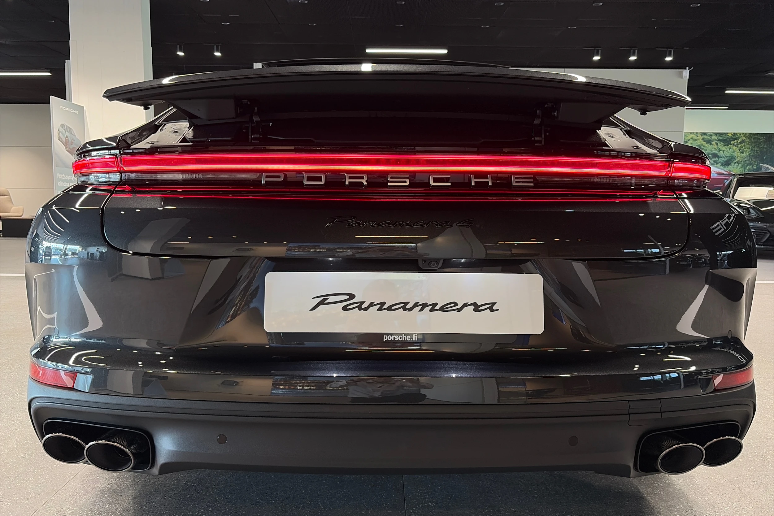 harmaa Porsche Panamera 2026 kuva 36.