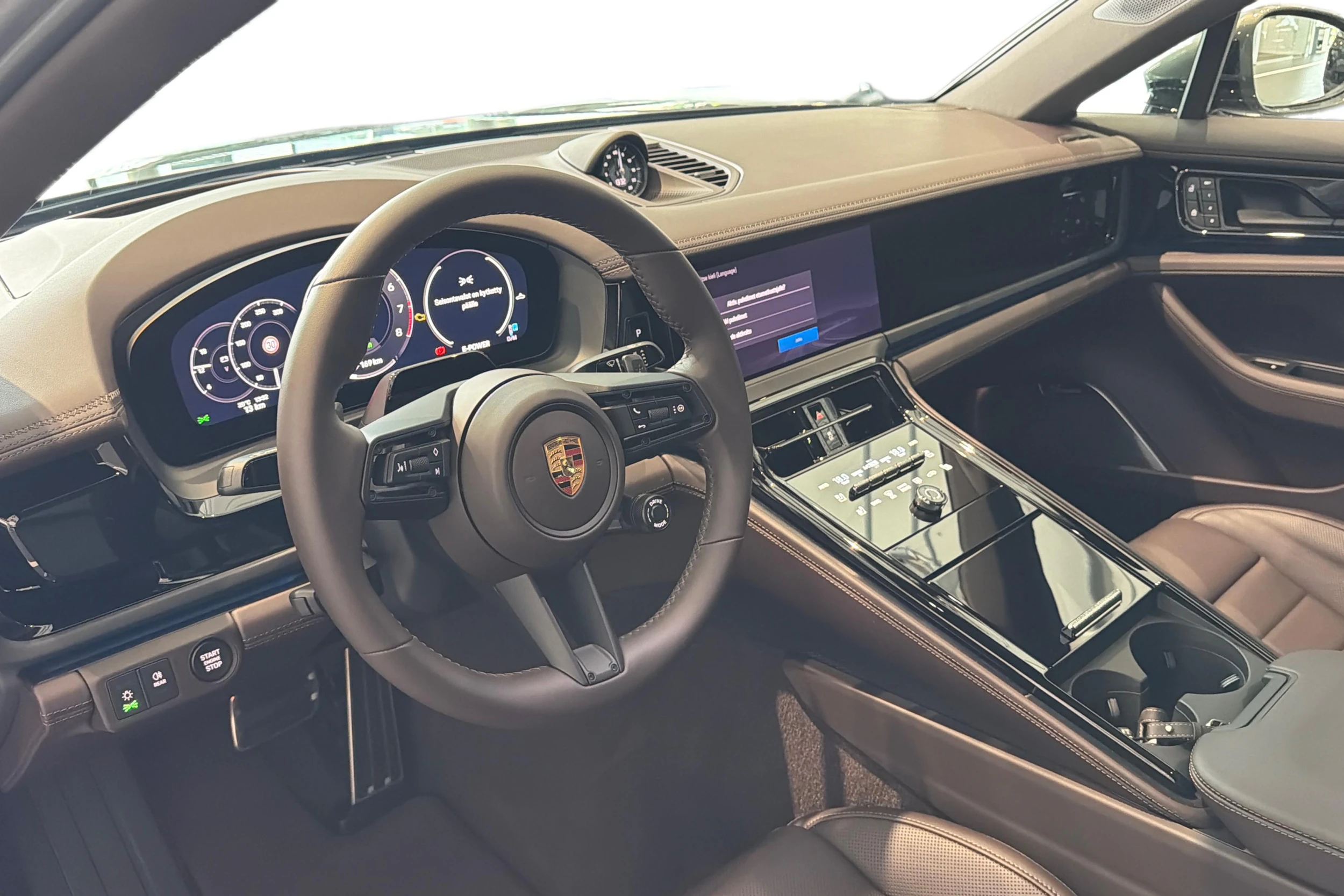 vihreä Porsche Panamera 2026 kuva 6.