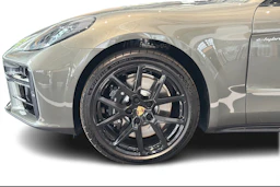vihreä Porsche Panamera 2026 kuva 8.