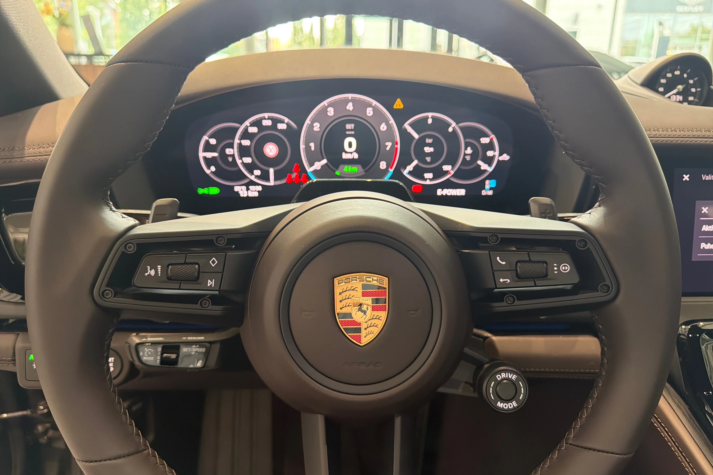 vihreä Porsche Panamera 2026 kuva 16.