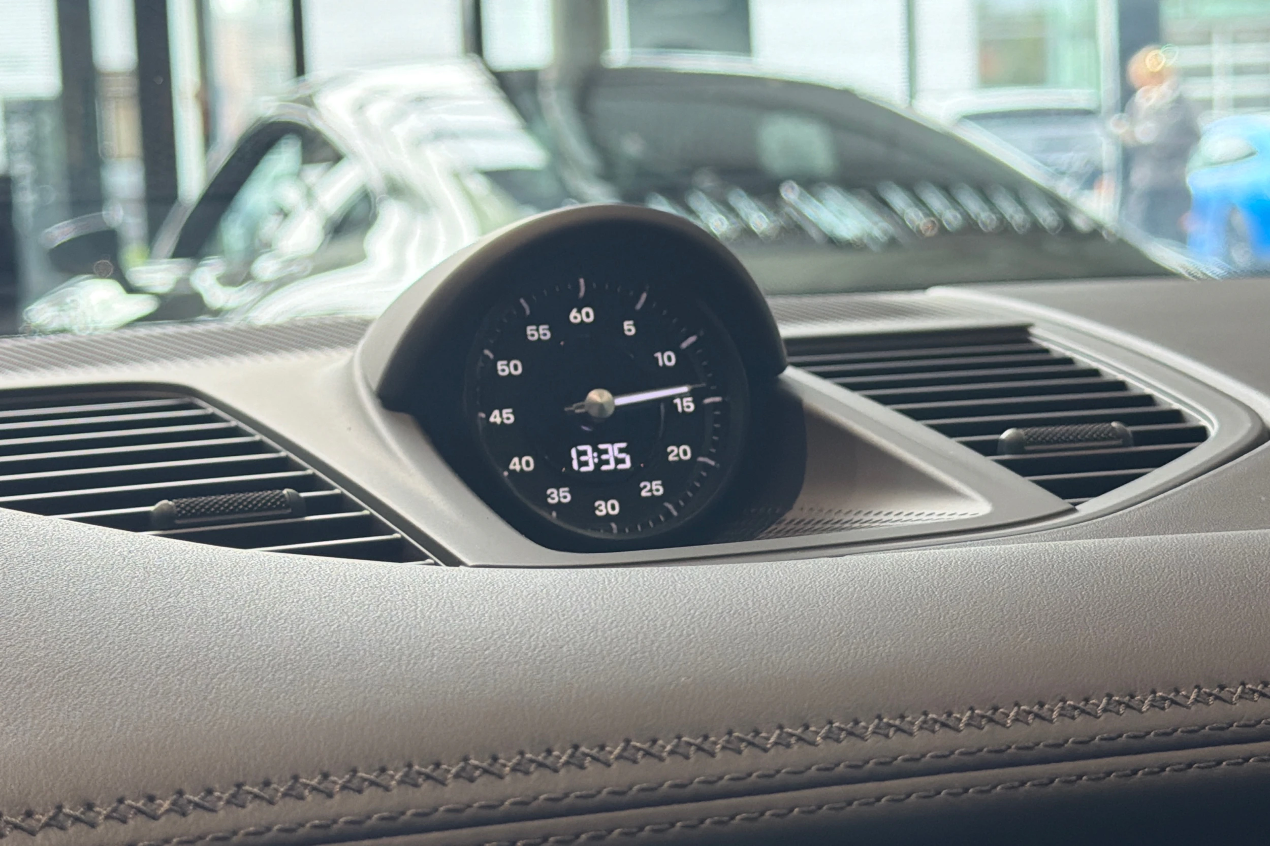 vihreä Porsche Panamera 2026 kuva 20.