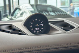 vihreä Porsche Panamera 2026 kuva 20.