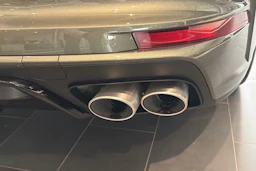 vihreä Porsche Panamera 2026 kuva 29.