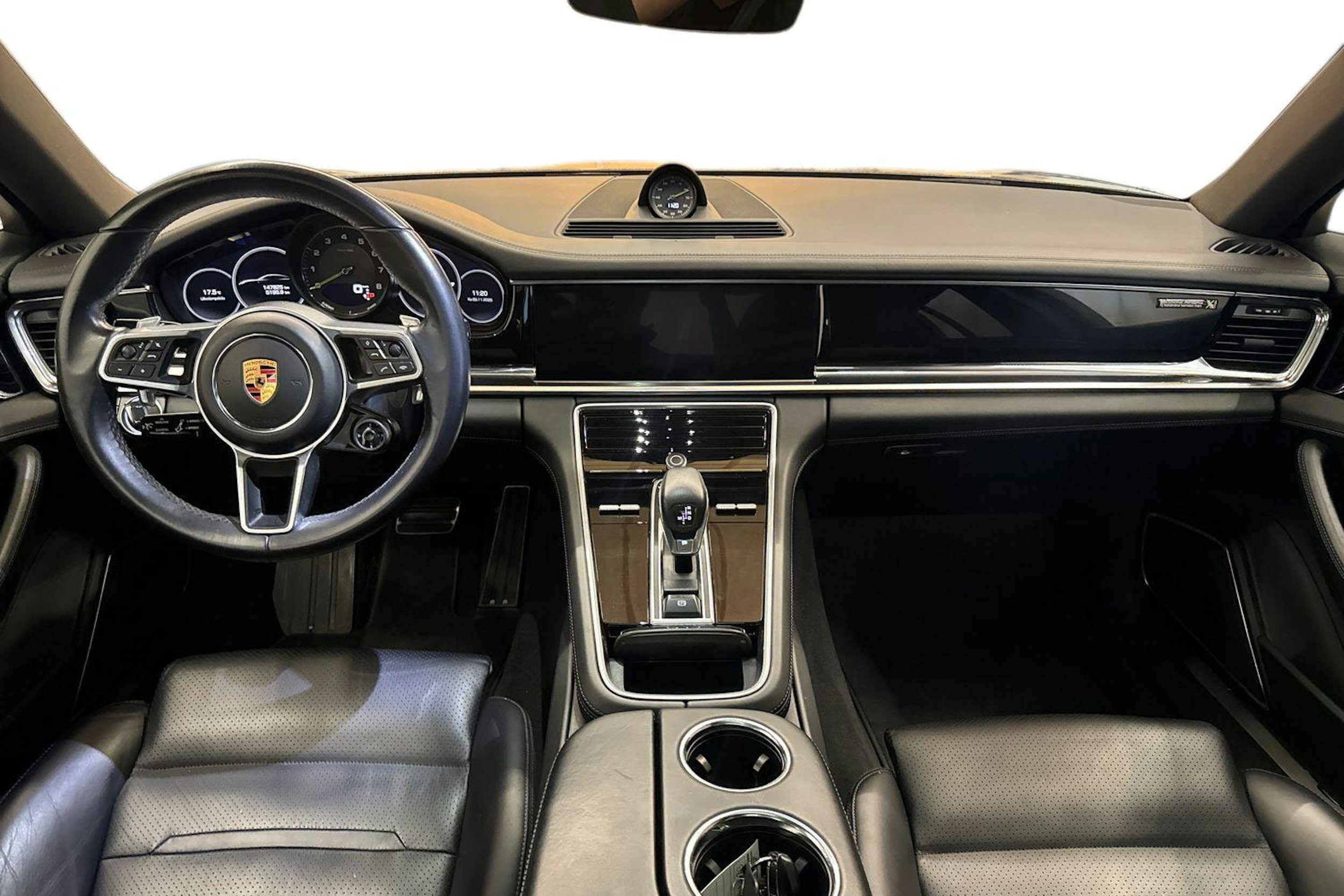 Musta Porsche Panamera 2018 kuva 7.