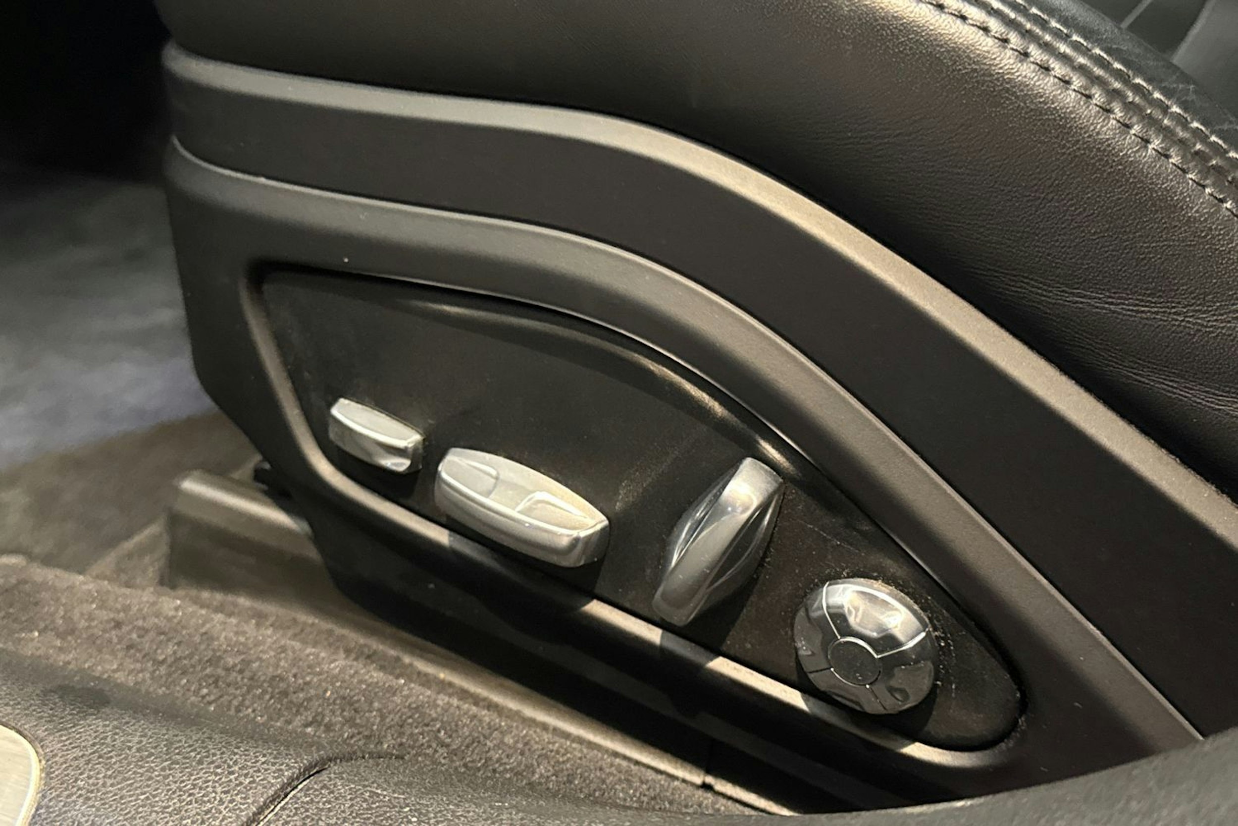 Musta Porsche Panamera 2018 kuva 11.