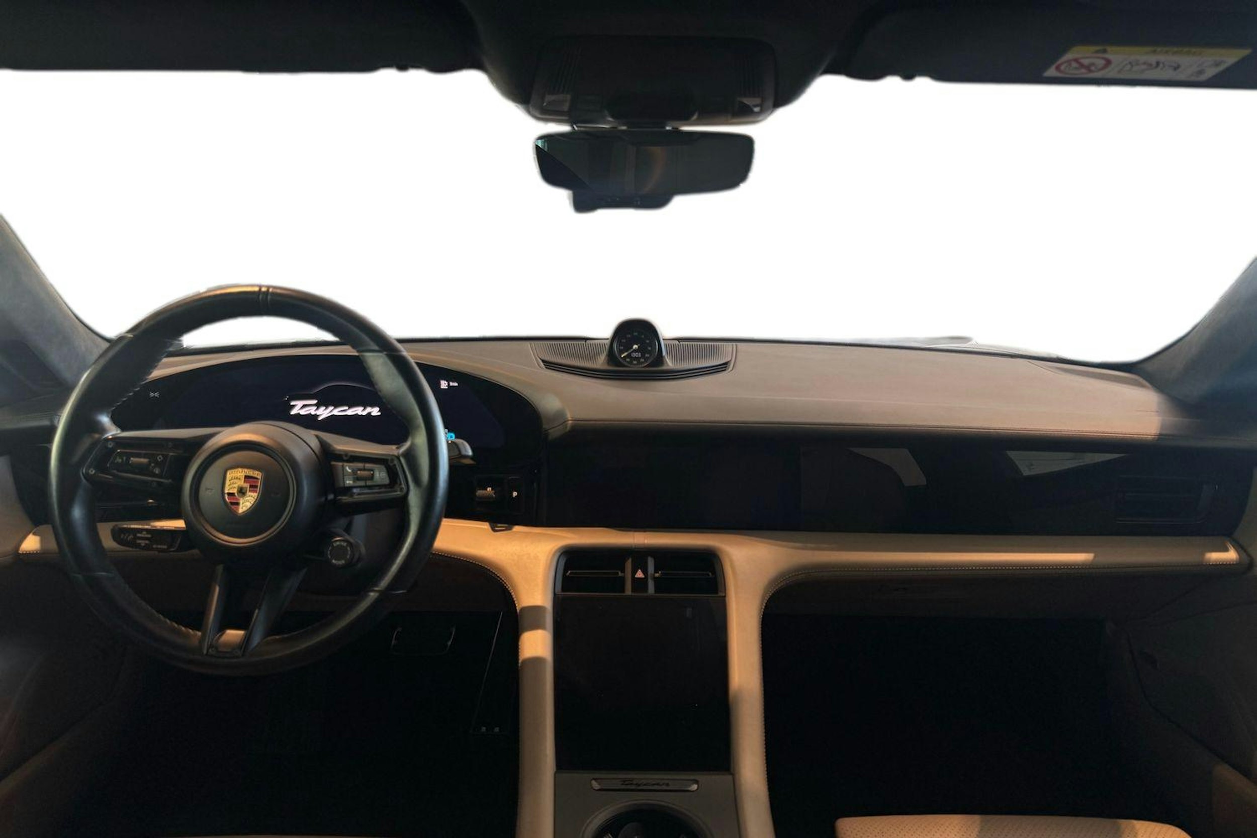 Harmaa Porsche Taycan 2020 kuva 7.