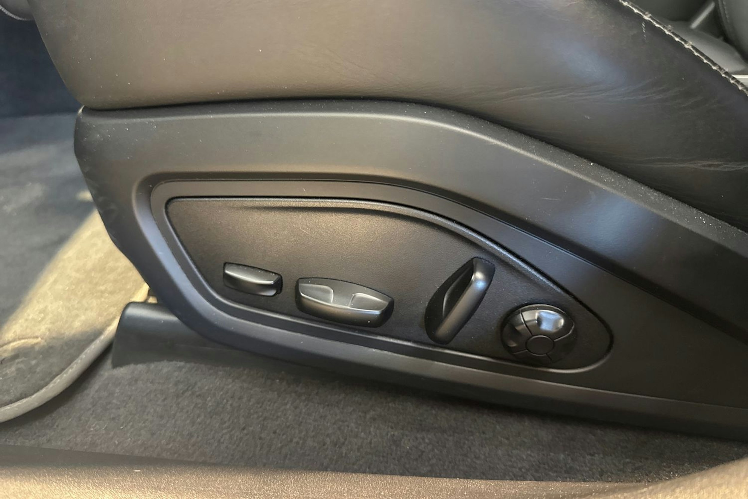 Sininen Porsche Taycan 2020 kuva 12.