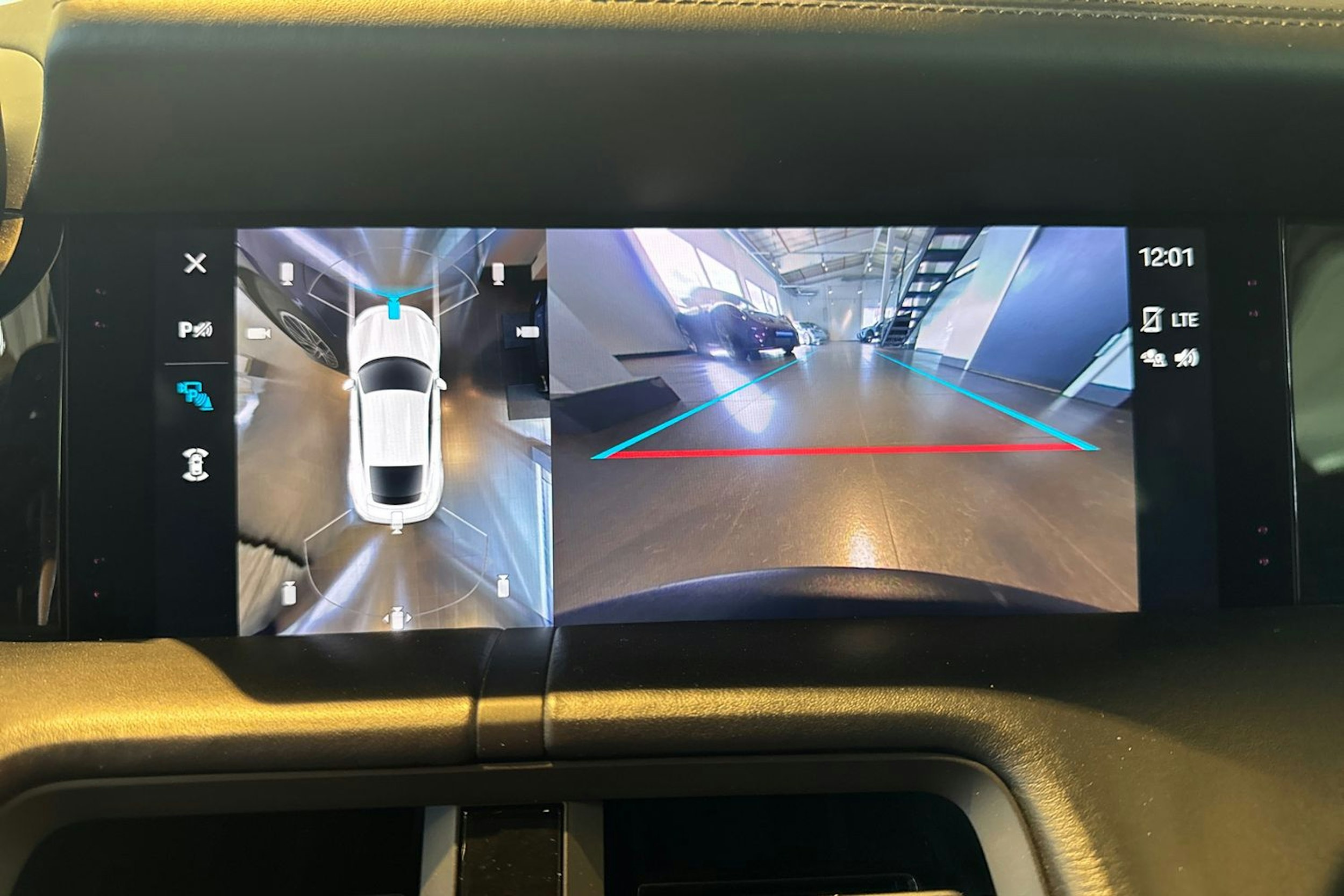Sininen Porsche Taycan 2020 kuva 14.