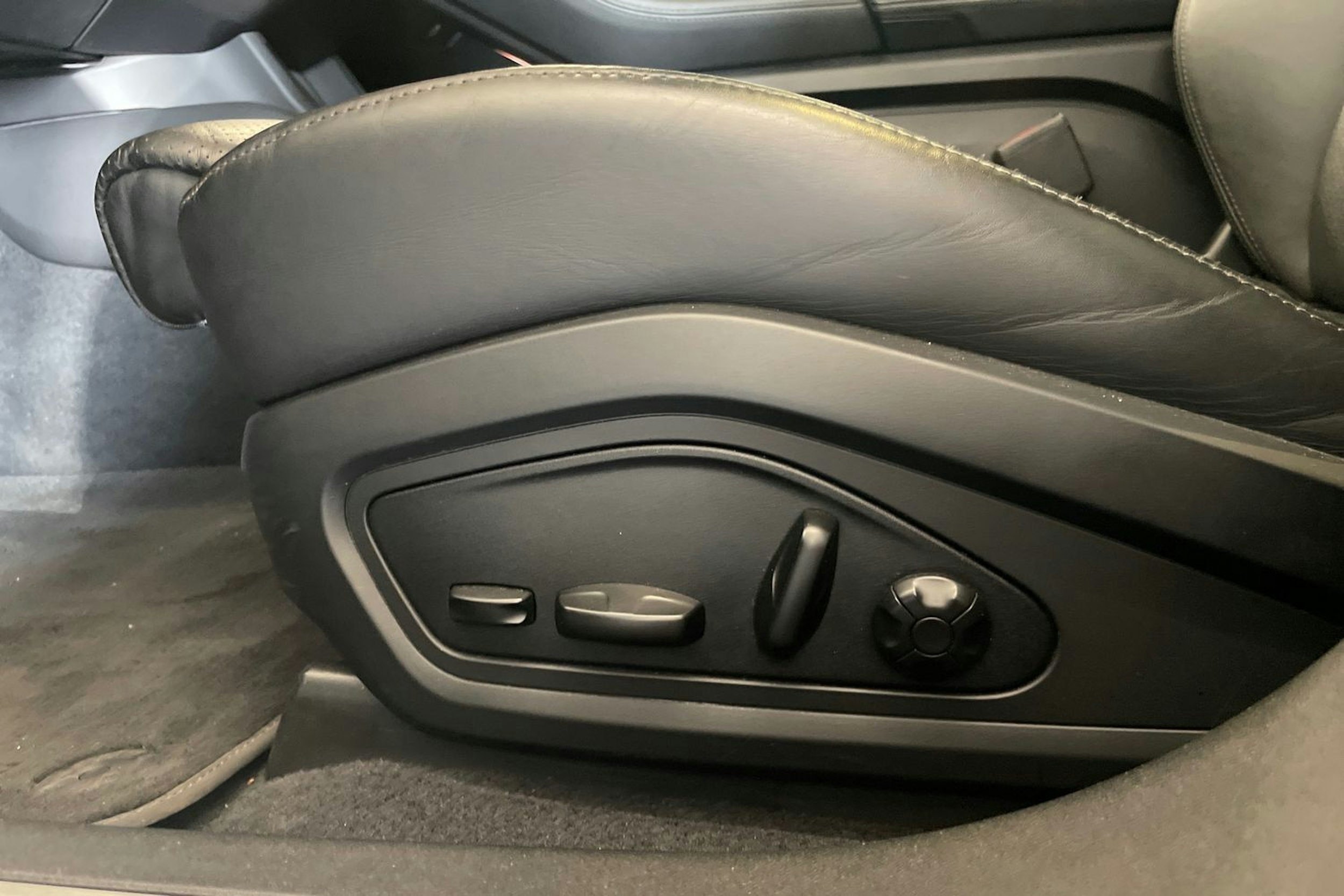 Sininen Porsche Taycan 2020 kuva 15.