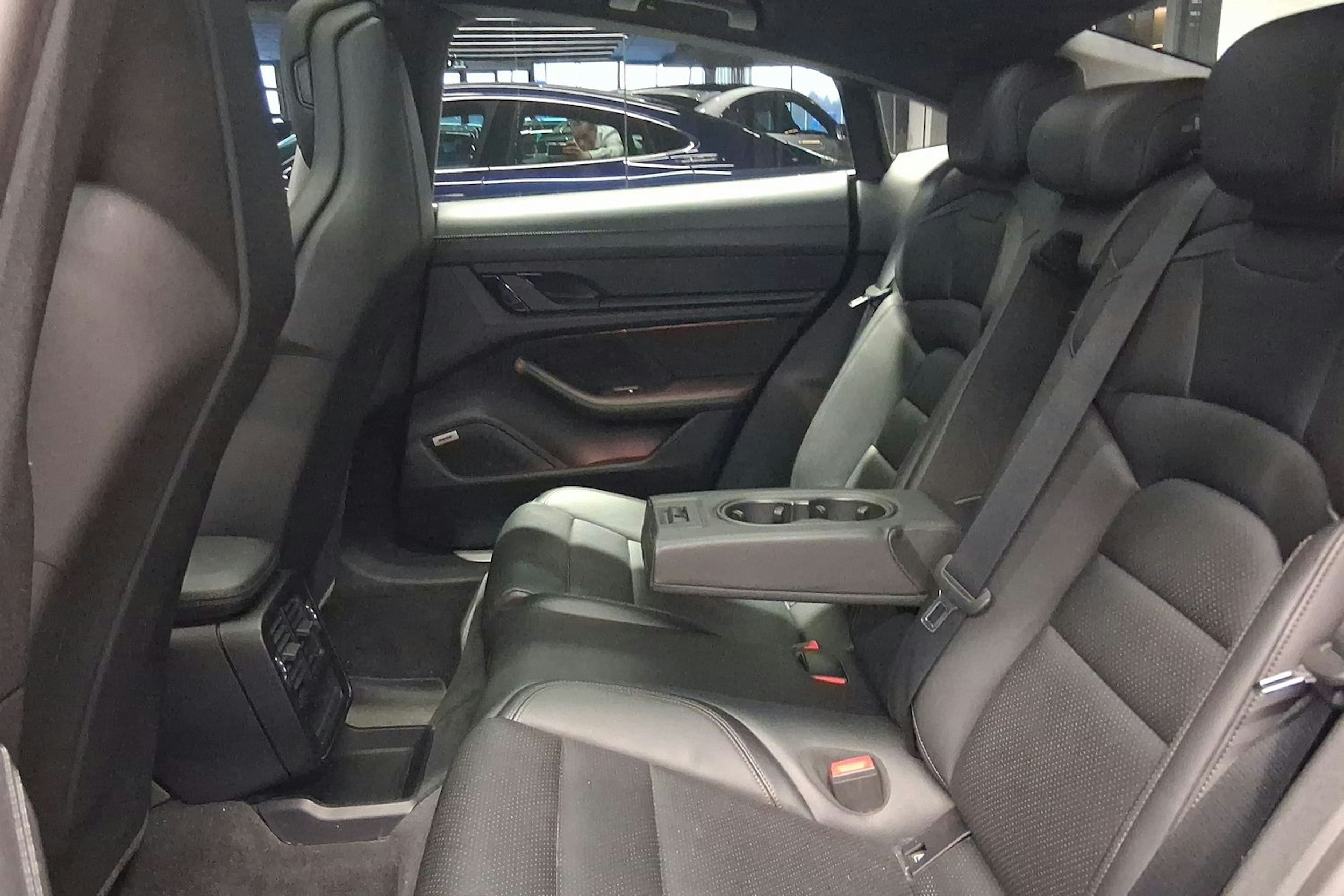 Sininen Porsche Taycan 2020 kuva 21.