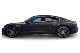 Harmaa Porsche Taycan 2020 kuva 5.