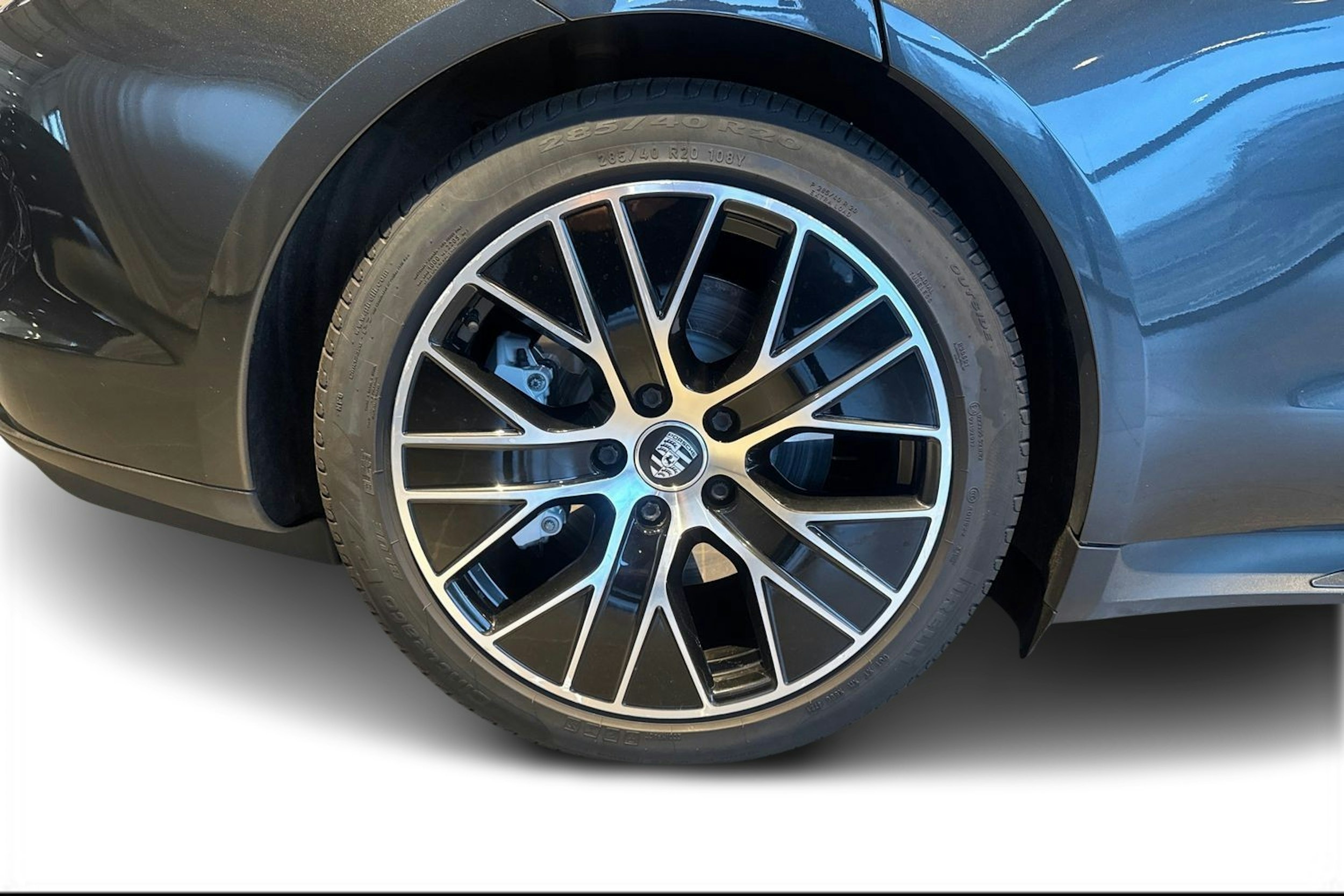 Harmaa Porsche Taycan 2020 kuva 8.