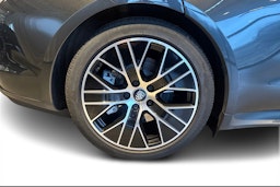 Harmaa Porsche Taycan 2020 kuva 8.