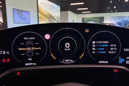 musta Porsche Taycan 2020 kuva 28.