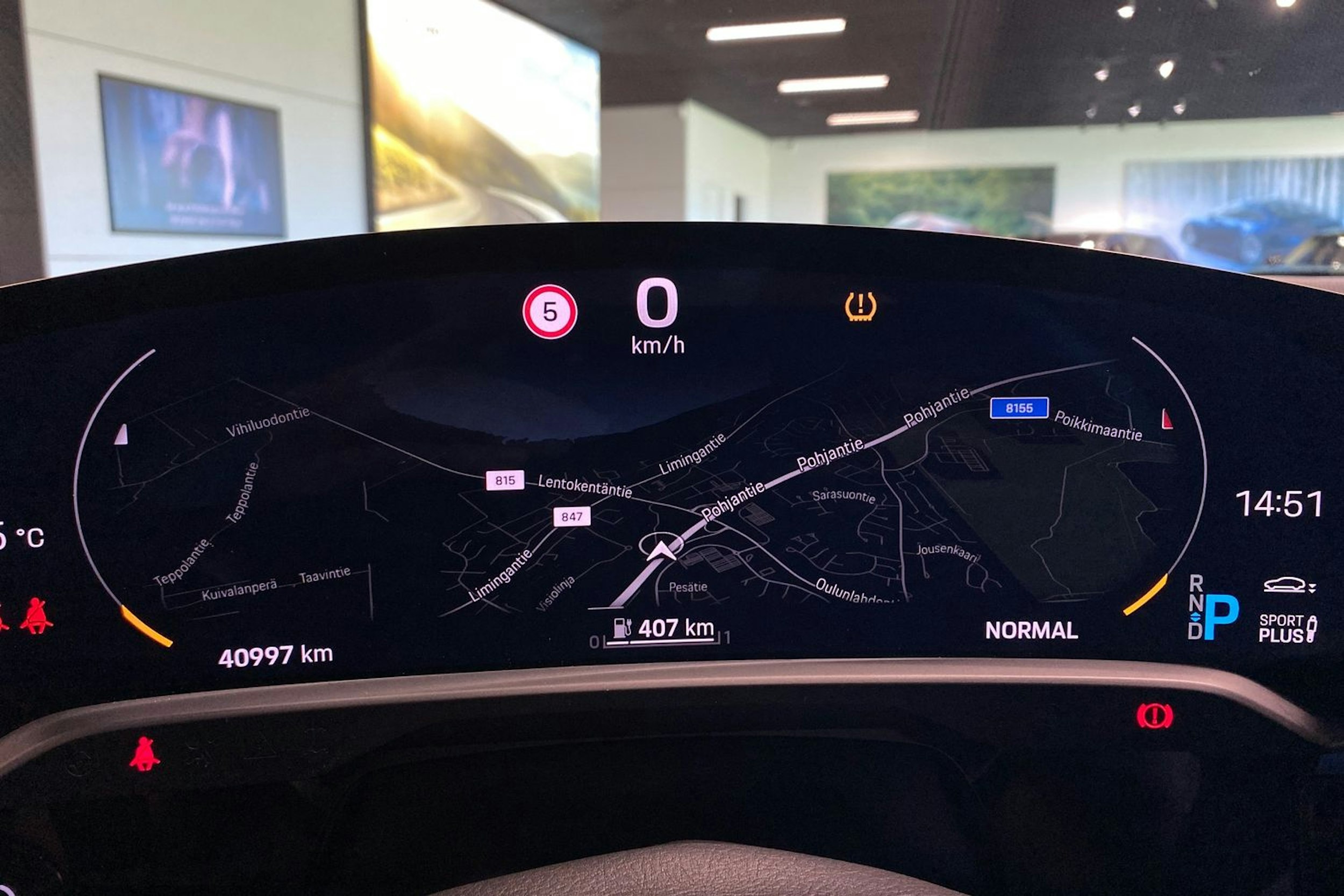 musta Porsche Taycan 2020 kuva 29.