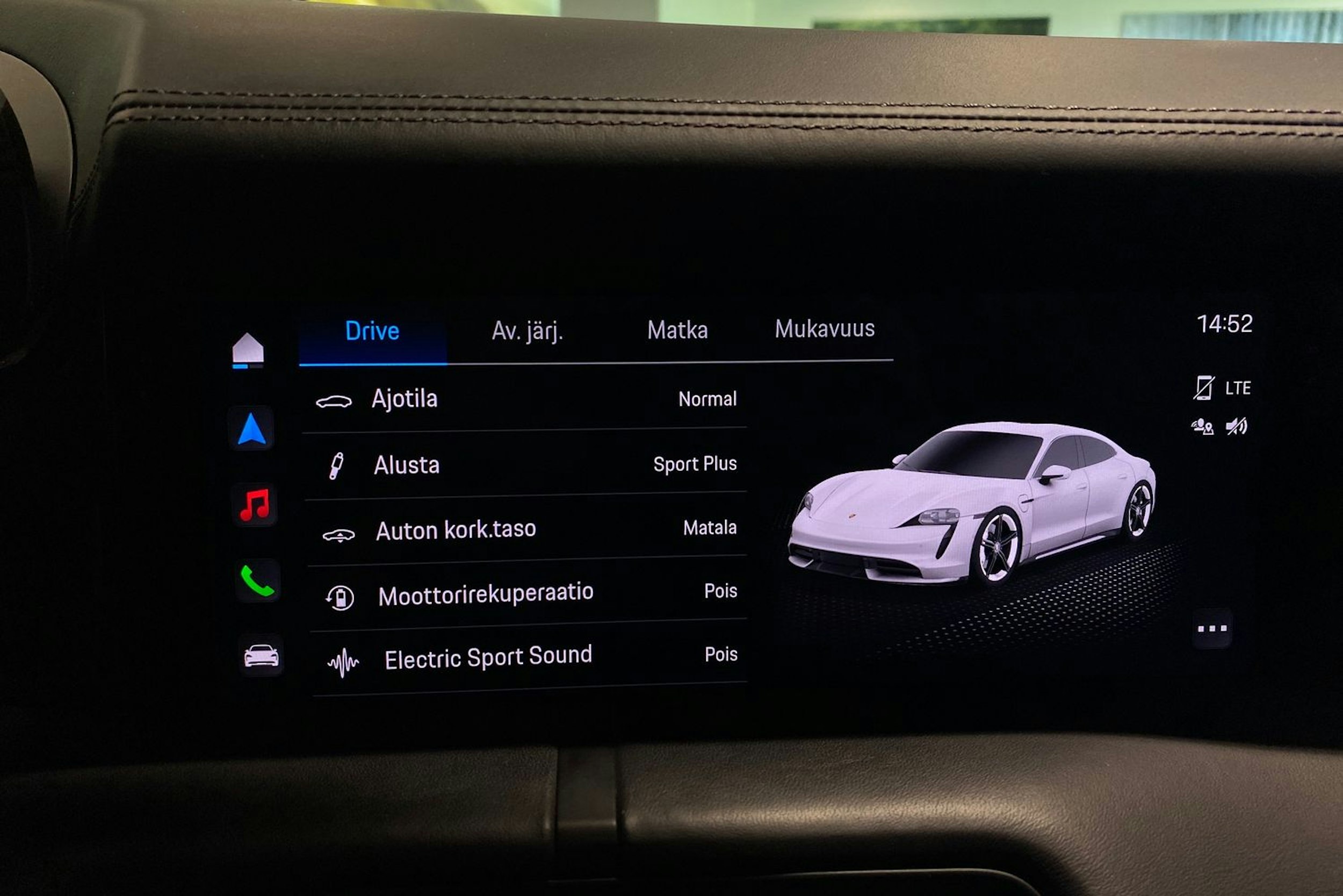 musta Porsche Taycan 2020 kuva 31.
