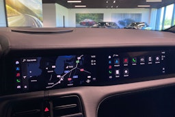 musta Porsche Taycan 2020 kuva 33.