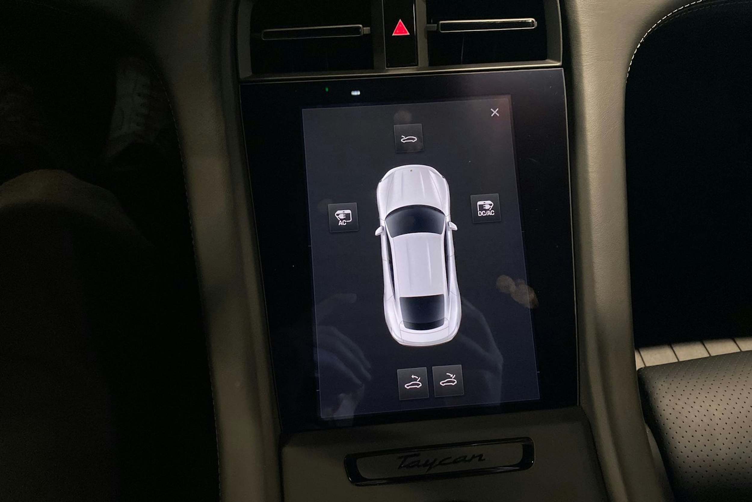 musta Porsche Taycan 2020 kuva 35.