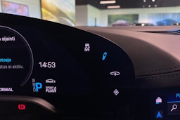 musta Porsche Taycan 2020 kuva 36.