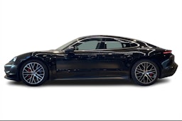 musta Porsche Taycan 2020 kuva 5.