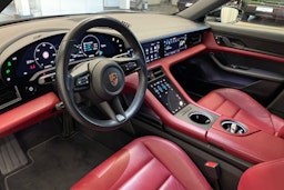 musta Porsche Taycan 2020 kuva 6.