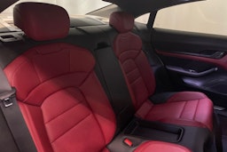 musta Porsche Taycan 2020 kuva 7.