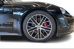 musta Porsche Taycan 2020 kuva 8.