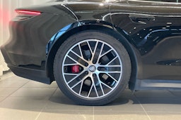 musta Porsche Taycan 2020 kuva 9.