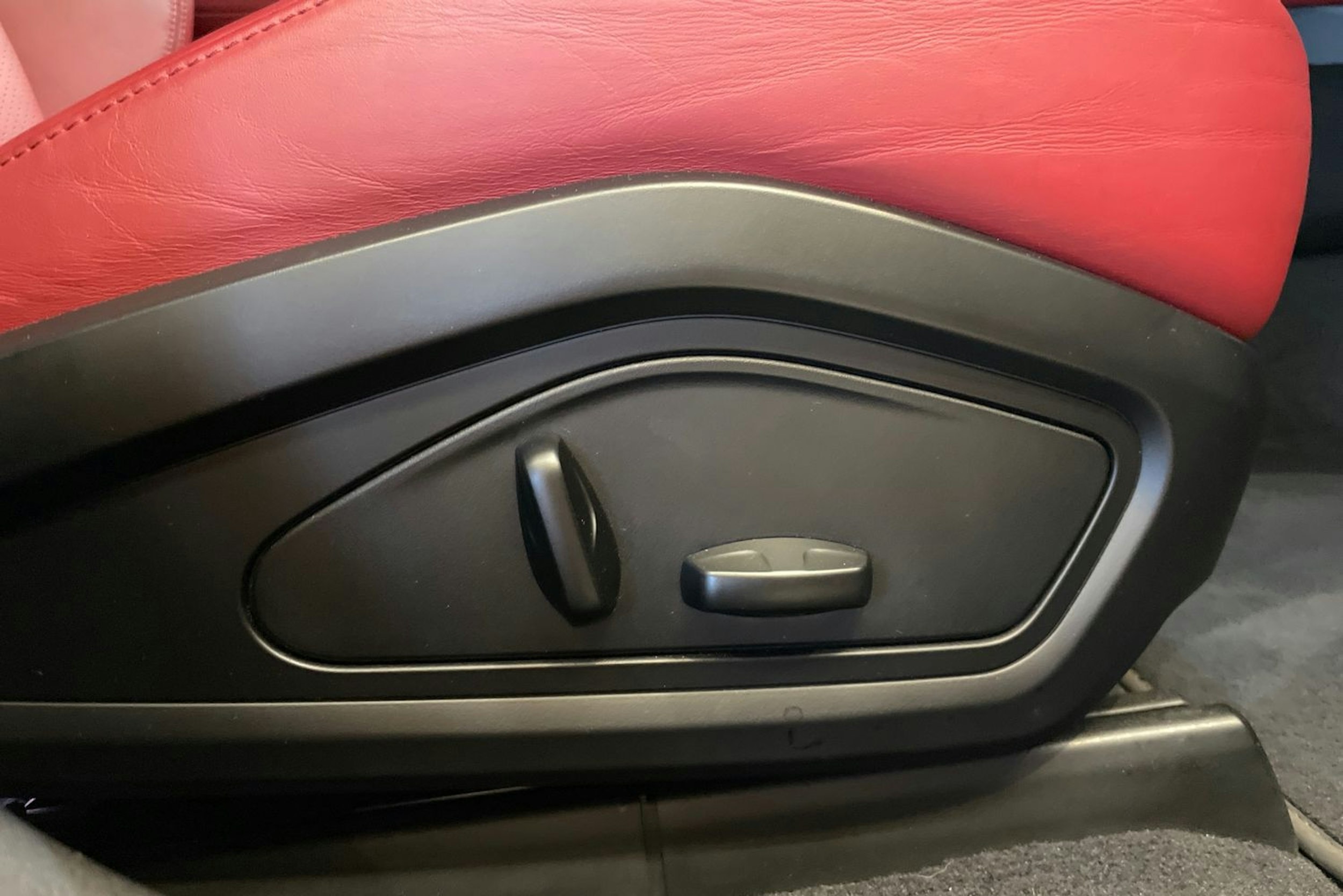 musta Porsche Taycan 2020 kuva 11.