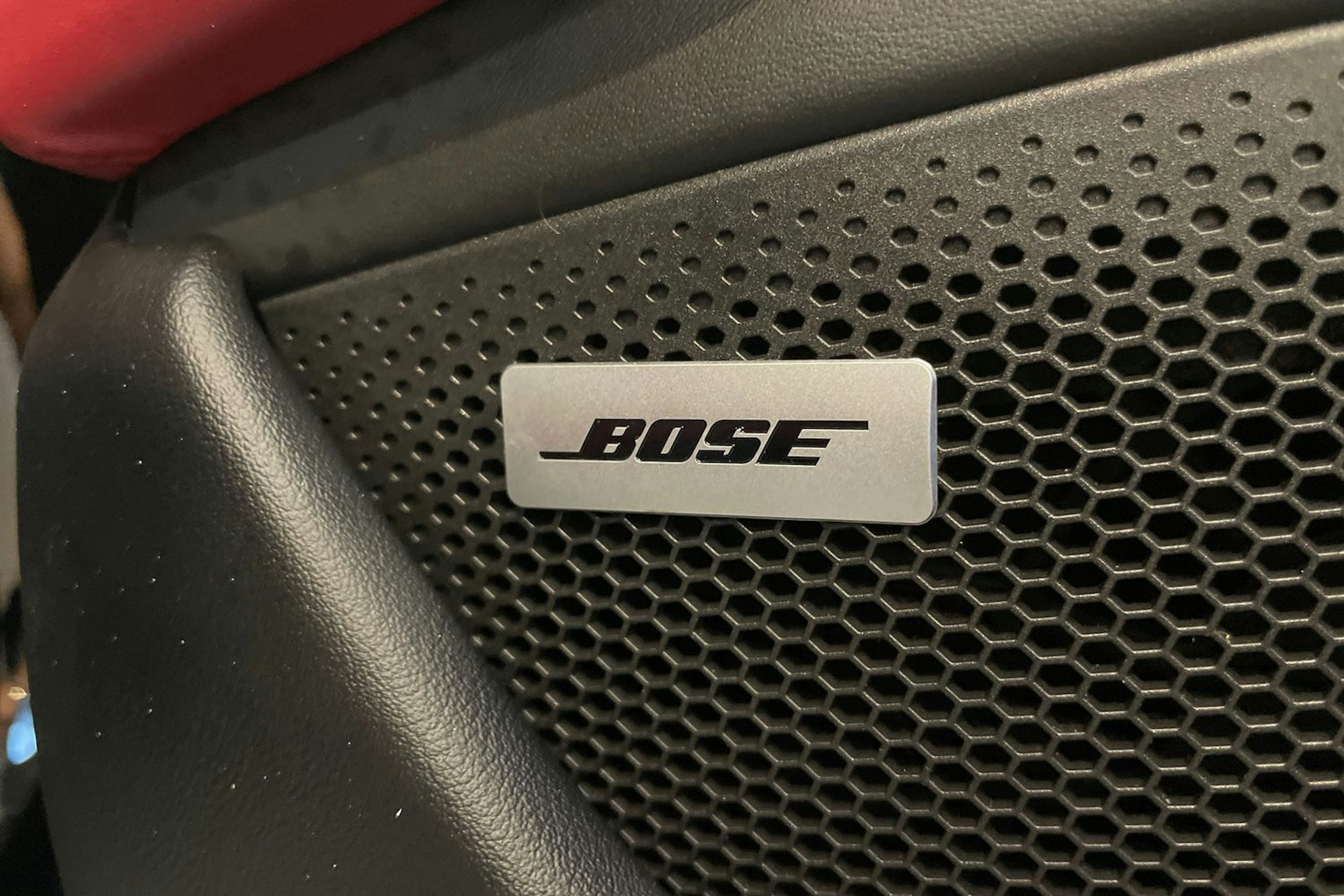 musta Porsche Taycan 2020 kuva 12.