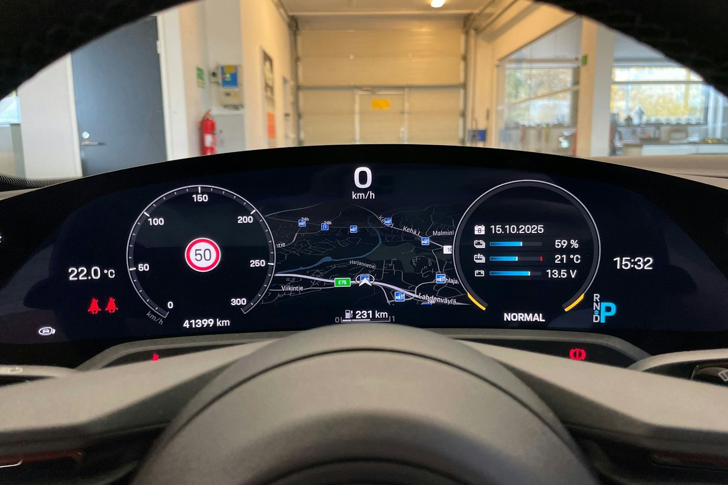 musta Porsche Taycan 2020 kuva 15.