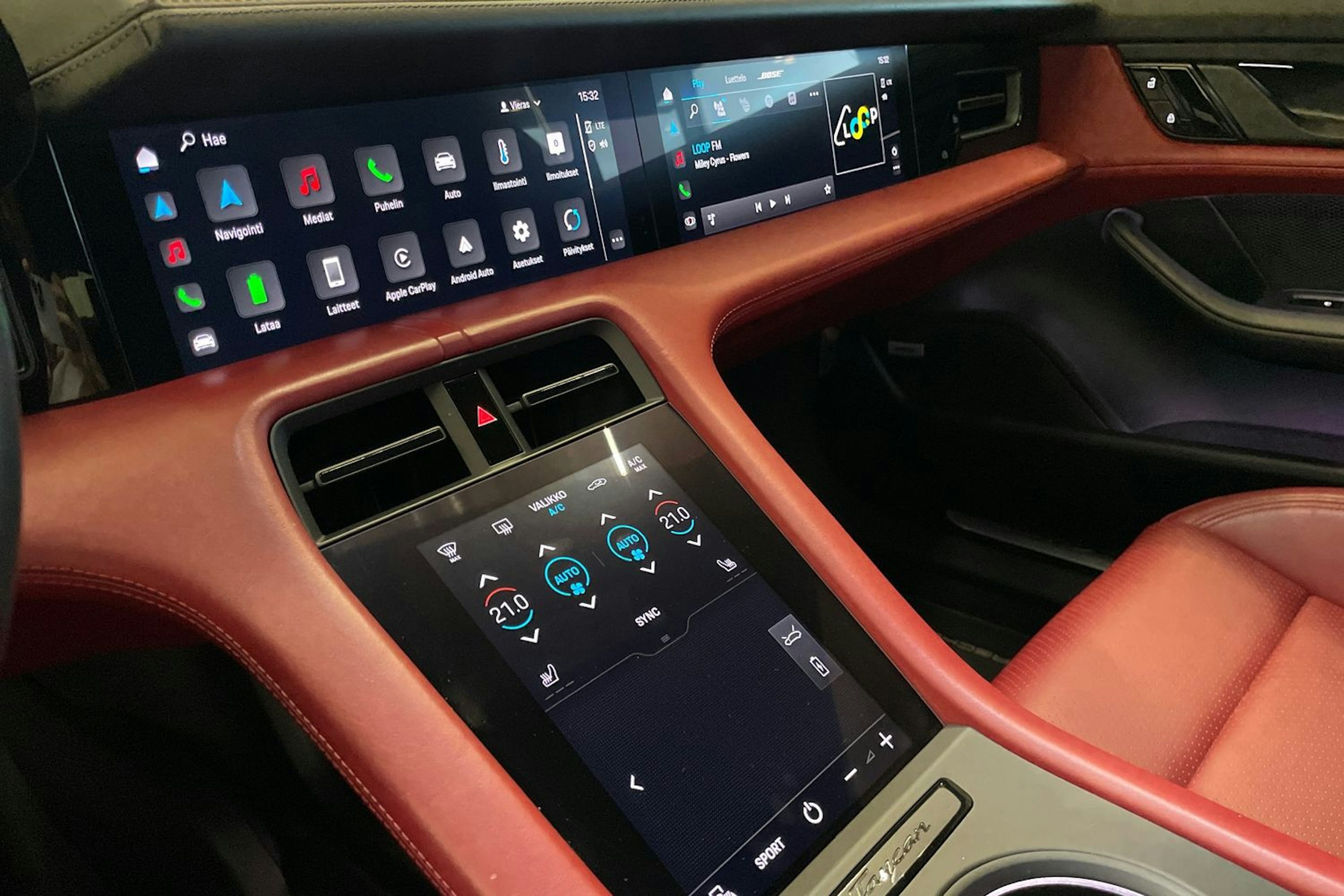 musta Porsche Taycan 2020 kuva 16.