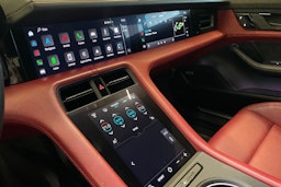 musta Porsche Taycan 2020 kuva 16.