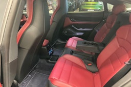 musta Porsche Taycan 2020 kuva 19.