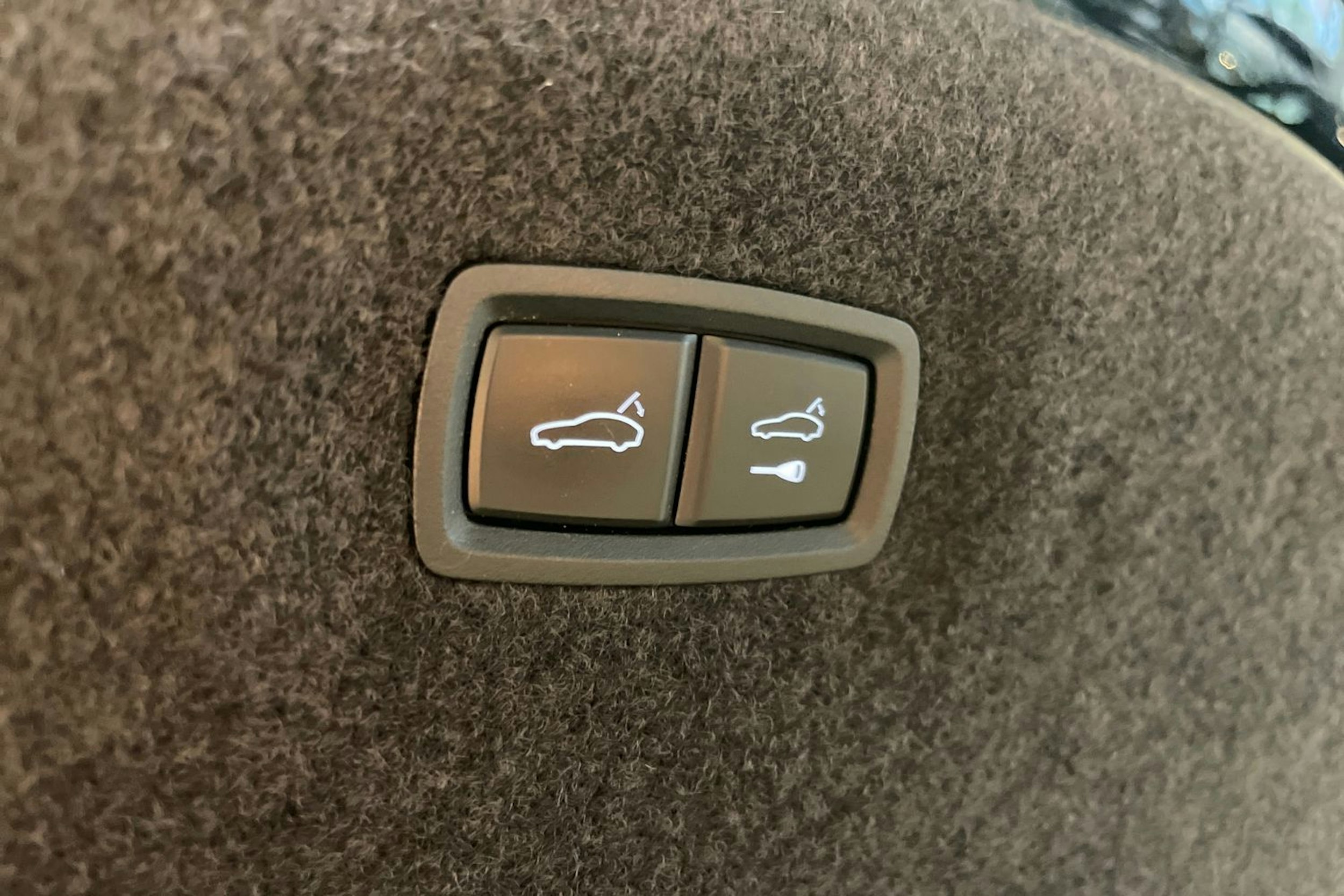 musta Porsche Taycan 2020 kuva 21.