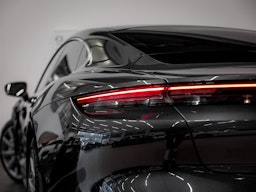 Harmaa Porsche Taycan 2020 kuva 7.