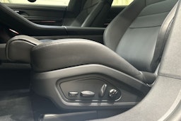 valkoinen Porsche Taycan 2020 kuva 16.