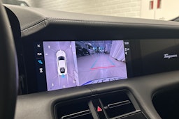 valkoinen Porsche Taycan 2020 kuva 21.