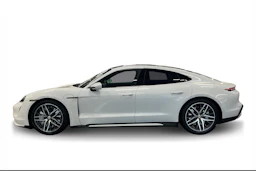 Valkoinen Porsche Taycan 2020 kuva 5.