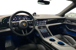 Valkoinen Porsche Taycan 2020 kuva 6.