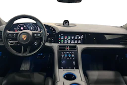 Valkoinen Porsche Taycan 2020 kuva 7.