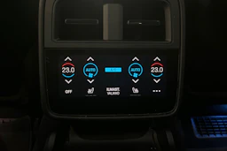 Valkoinen Porsche Taycan 2020 kuva 11.